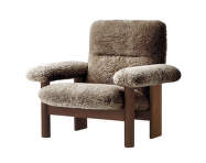 Kreslo Brasilia Lounge Chair, Sheepskin sahara/dark stained oak